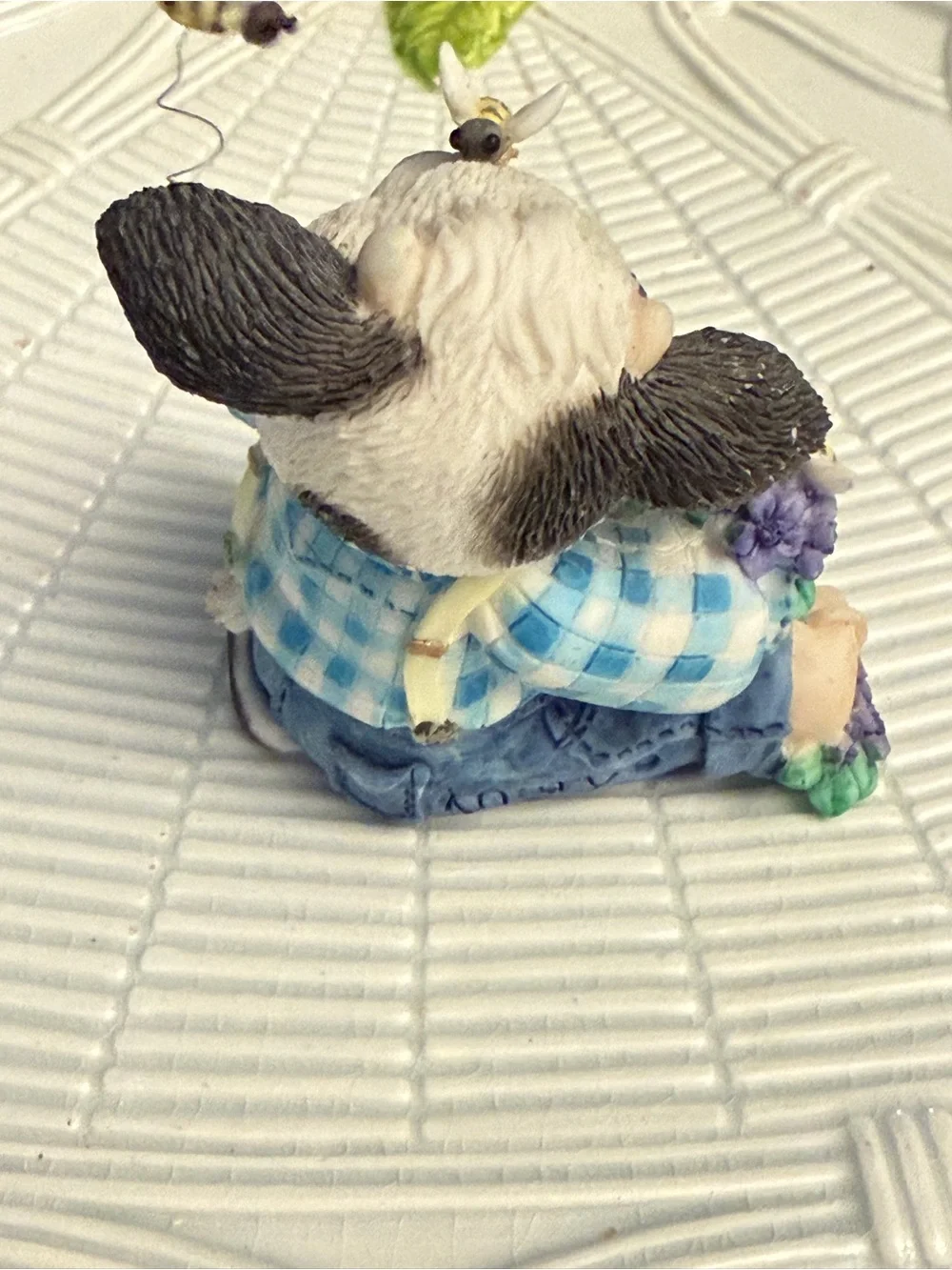 Mary’s moo moos Decorative Figurine “All a-buzz over you”